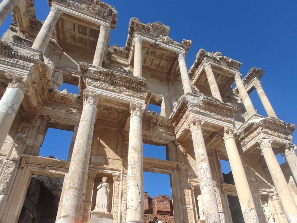 Antik Dünyanın Hayranlık Uyandıran İncisi: Celsus Kütüphanesi